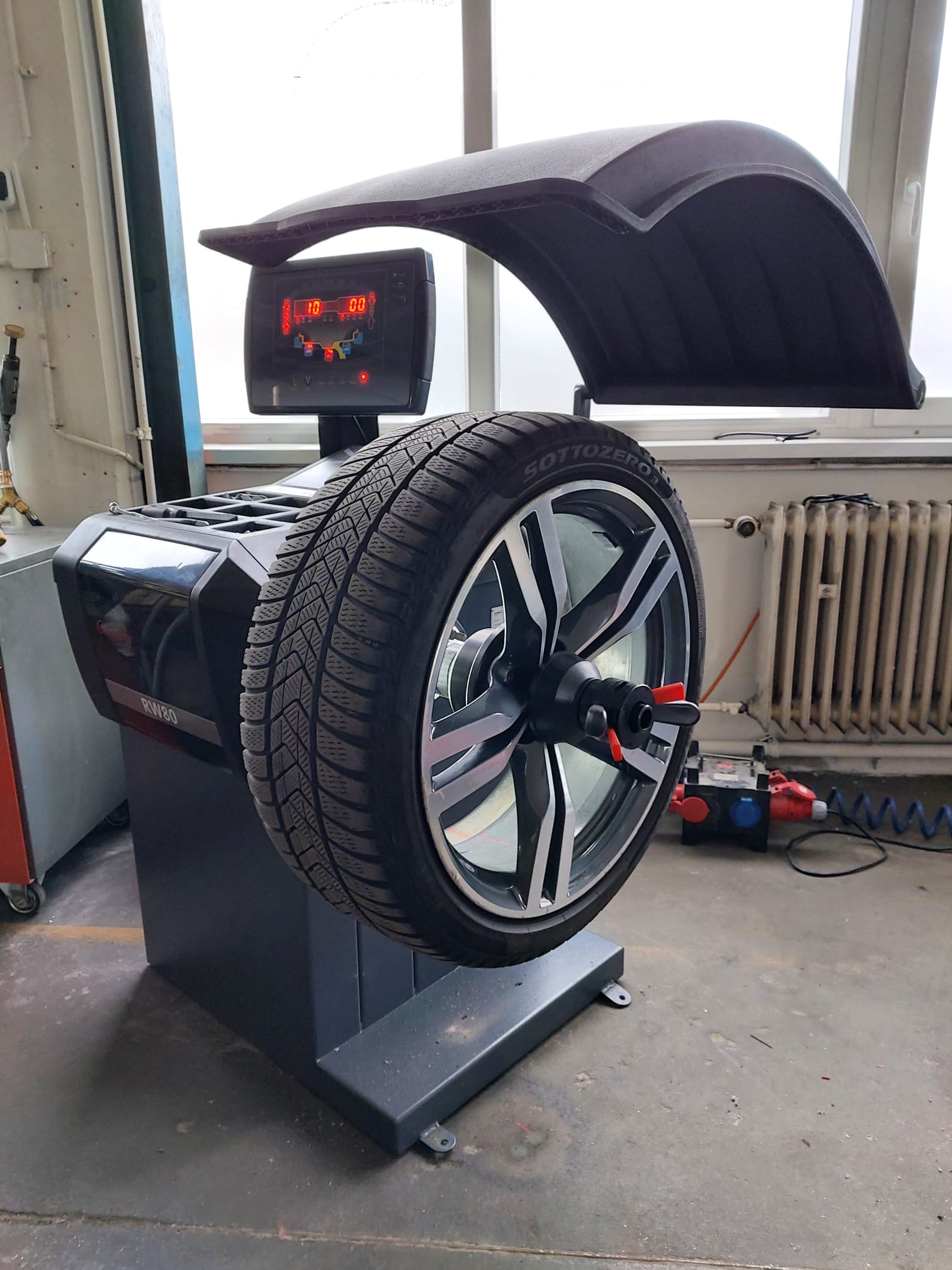 Werkstatt Szene – Fahrzeug in Bearbeitung